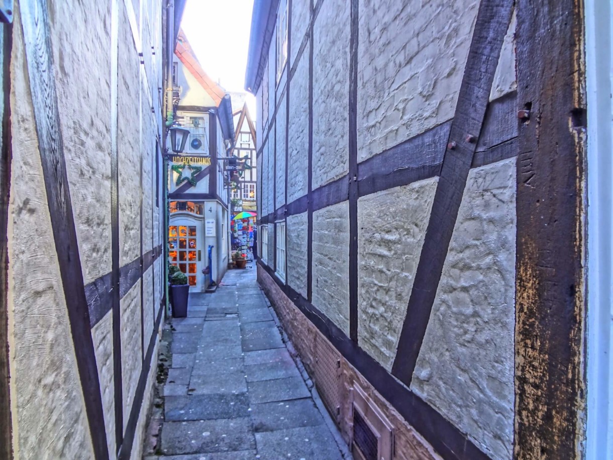 Alley way in the medieval Schnoor quarter in Bremen, Germany