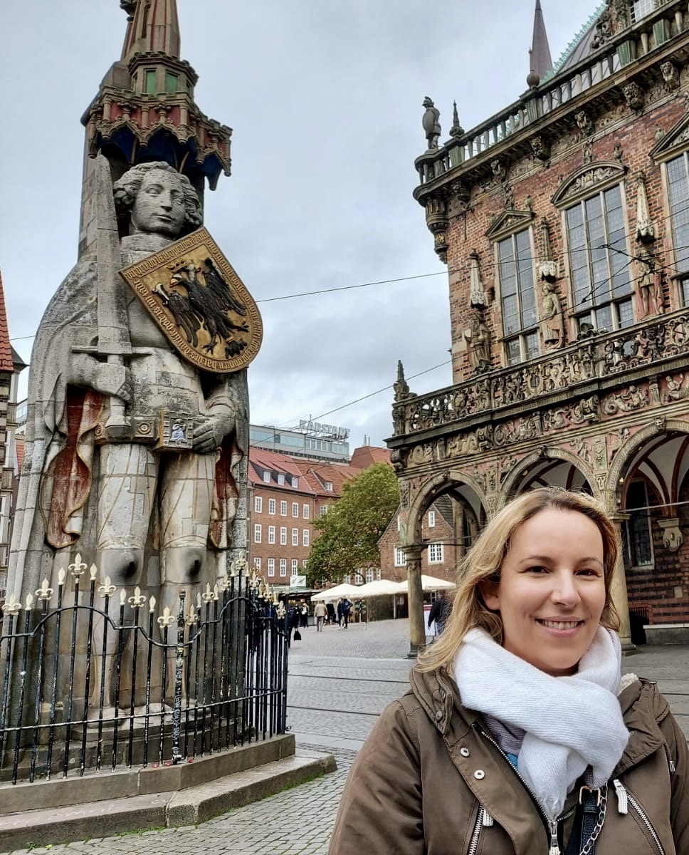 Tour guide Sonja Irani in front of the Roland statue in Bremen, northern Germany