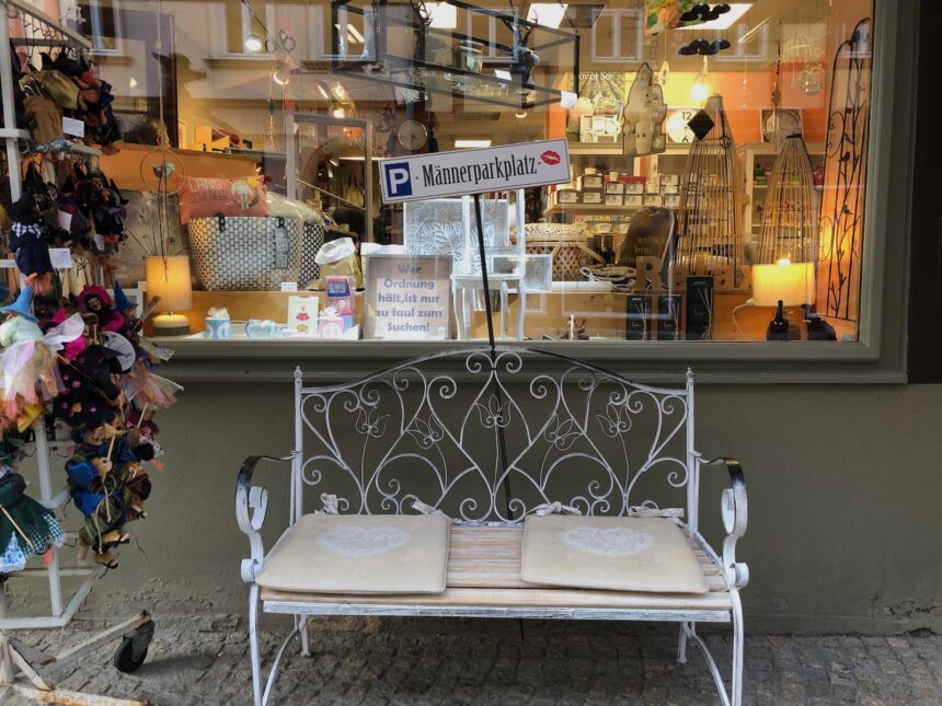 A "men parking spot" and witches at a shop in Wernigerode! ;-)