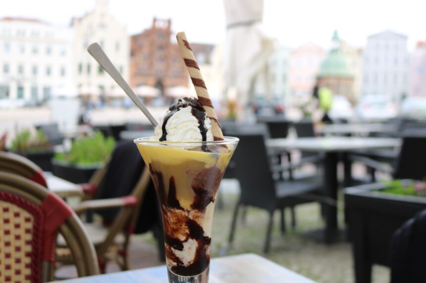The calorie-rich "Schwedenbecher" (Sweden Cup) ice cream in Wismar